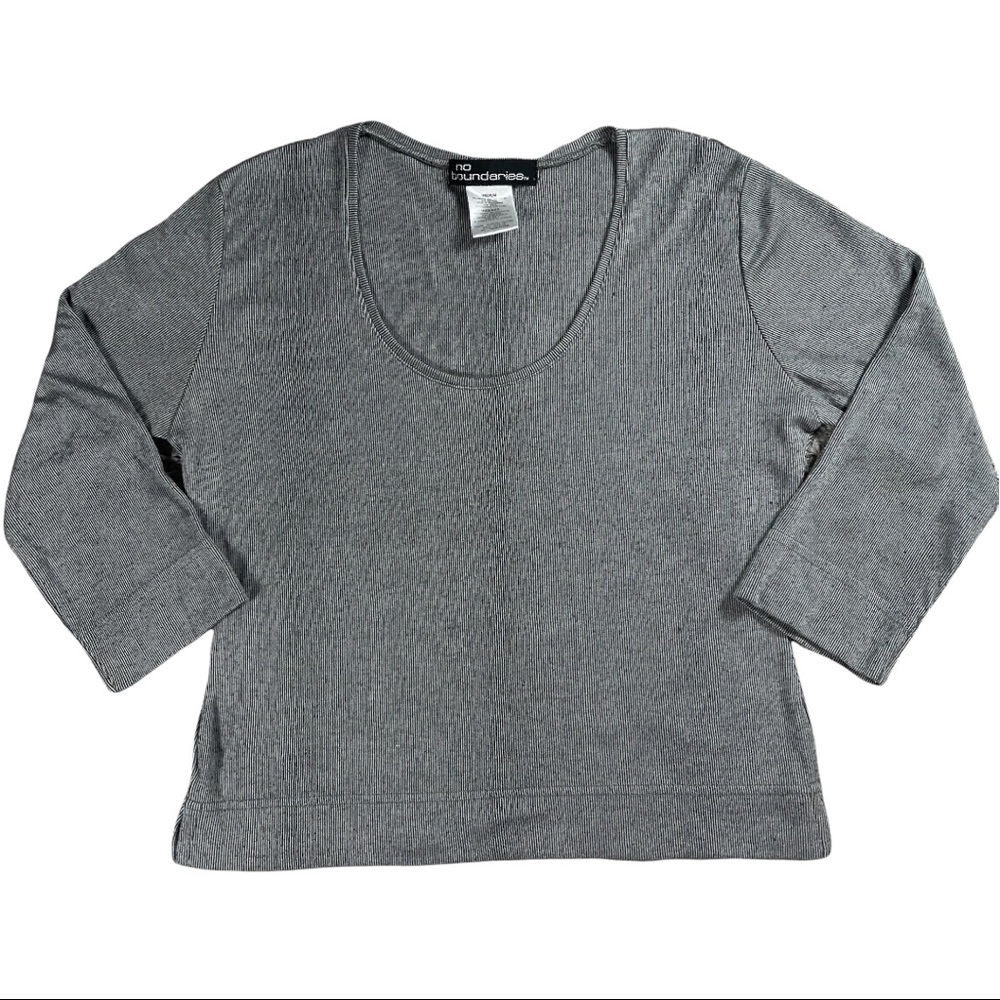 No Boundaries vintage size medium dark grey 3/4 sleeve crop top scoop neck shirt